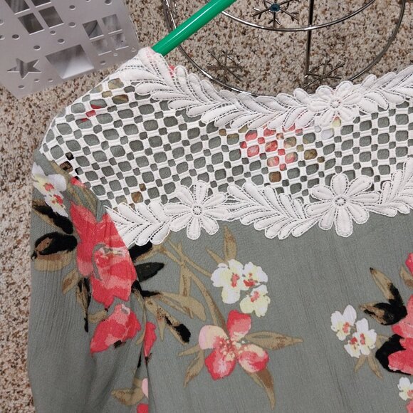 3591 Size Large Cato Est. 1946 Green Lace Trim Dress with Lining. - Picture 6 of 7